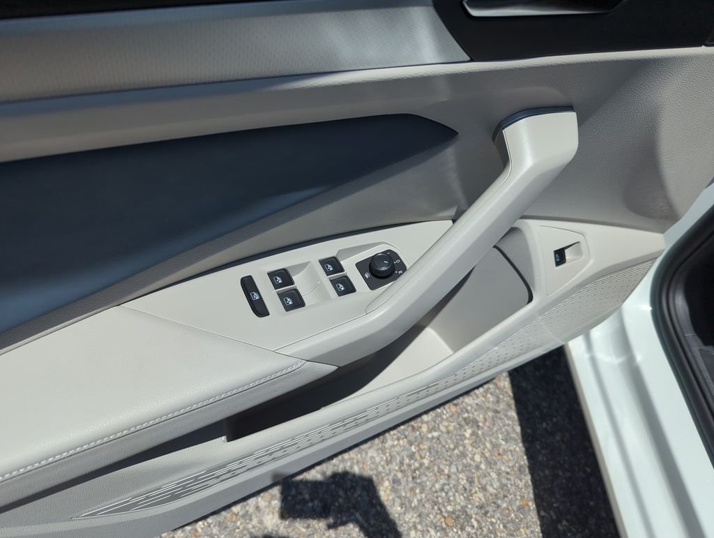 New 2026 White Volkswagen 1.5T SE image 19