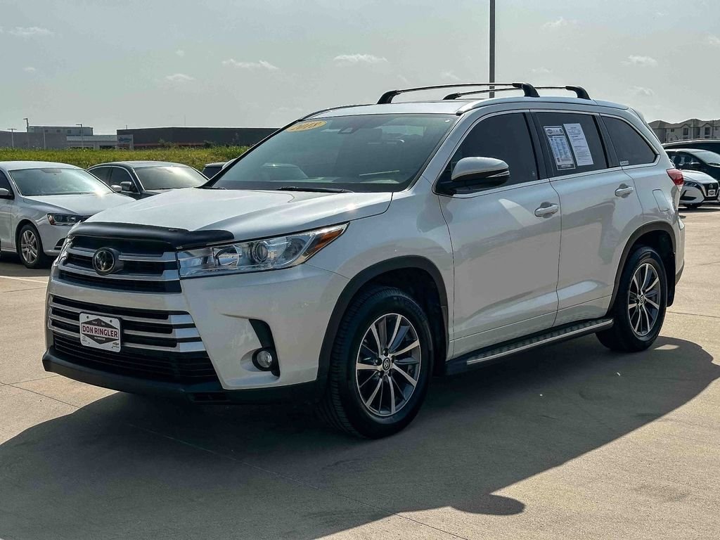Used 2018 White Toyota XLE image 7