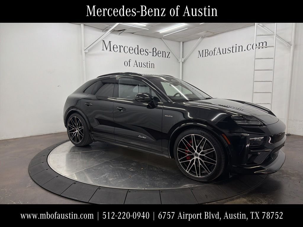 2025 Porsche Macan Macan Turbo Electric's photo