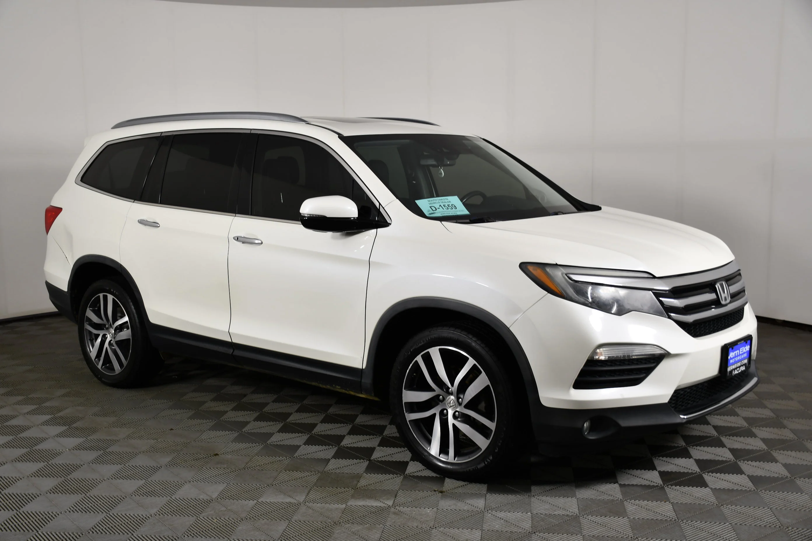Used 2017 White Honda Elite image 4