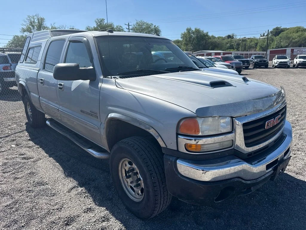 Used 2005 Special Paint GMC SLT image 1