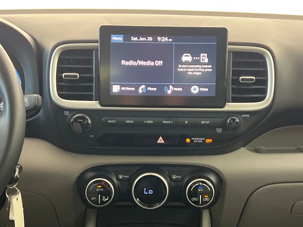 Used 2023 White Hyundai SEL image 20