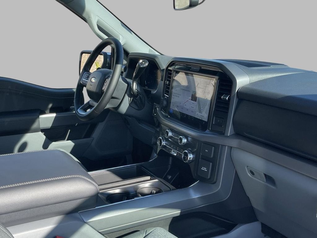 2025 Ford F-150 XLT - Photo 16