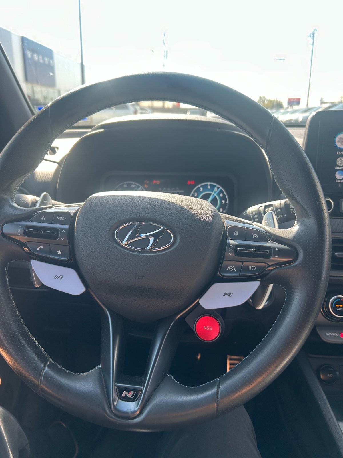 Used 2022 Red Hyundai Base image 8