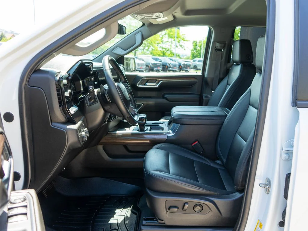 Used 2024 White Chevrolet RST image 11