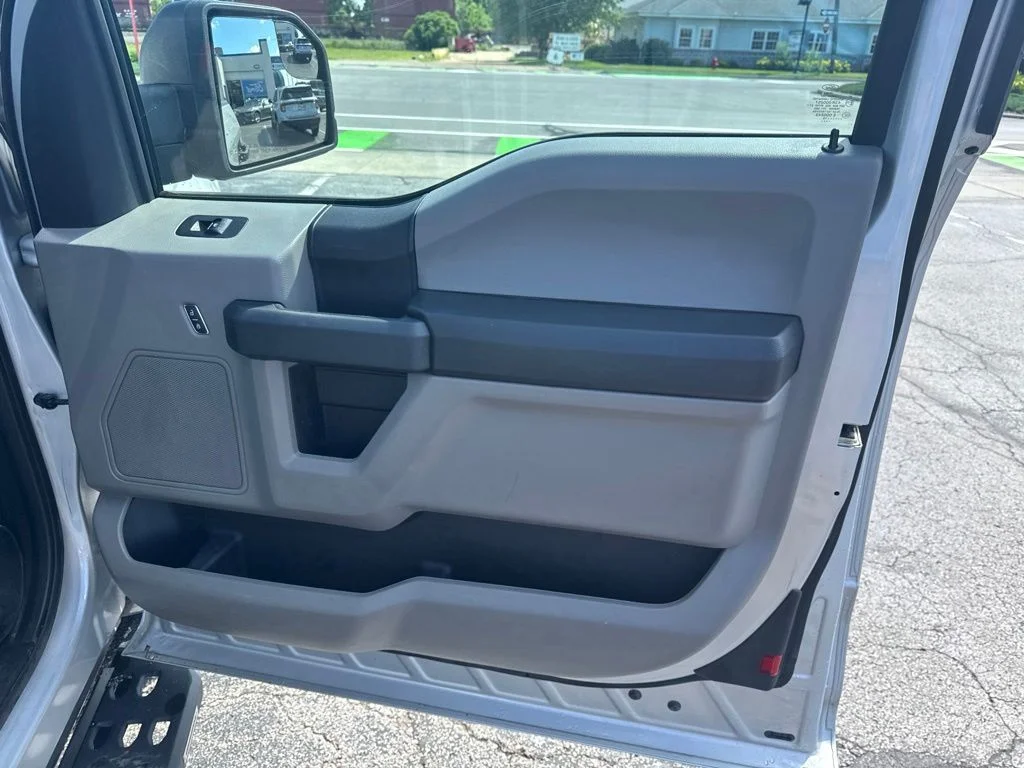 Used 2019 Silver Ford XL image 32