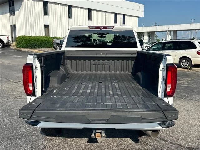 Used 2022 White GMC AT4 image 31