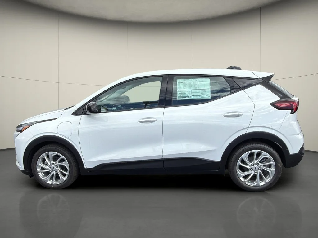 New 2027 Summit White Chevrolet LT image 4