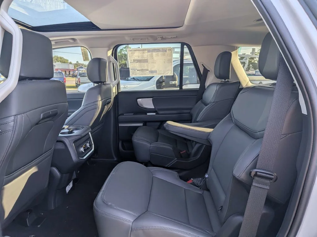 New 2026 Oxford White Ford Active image 11