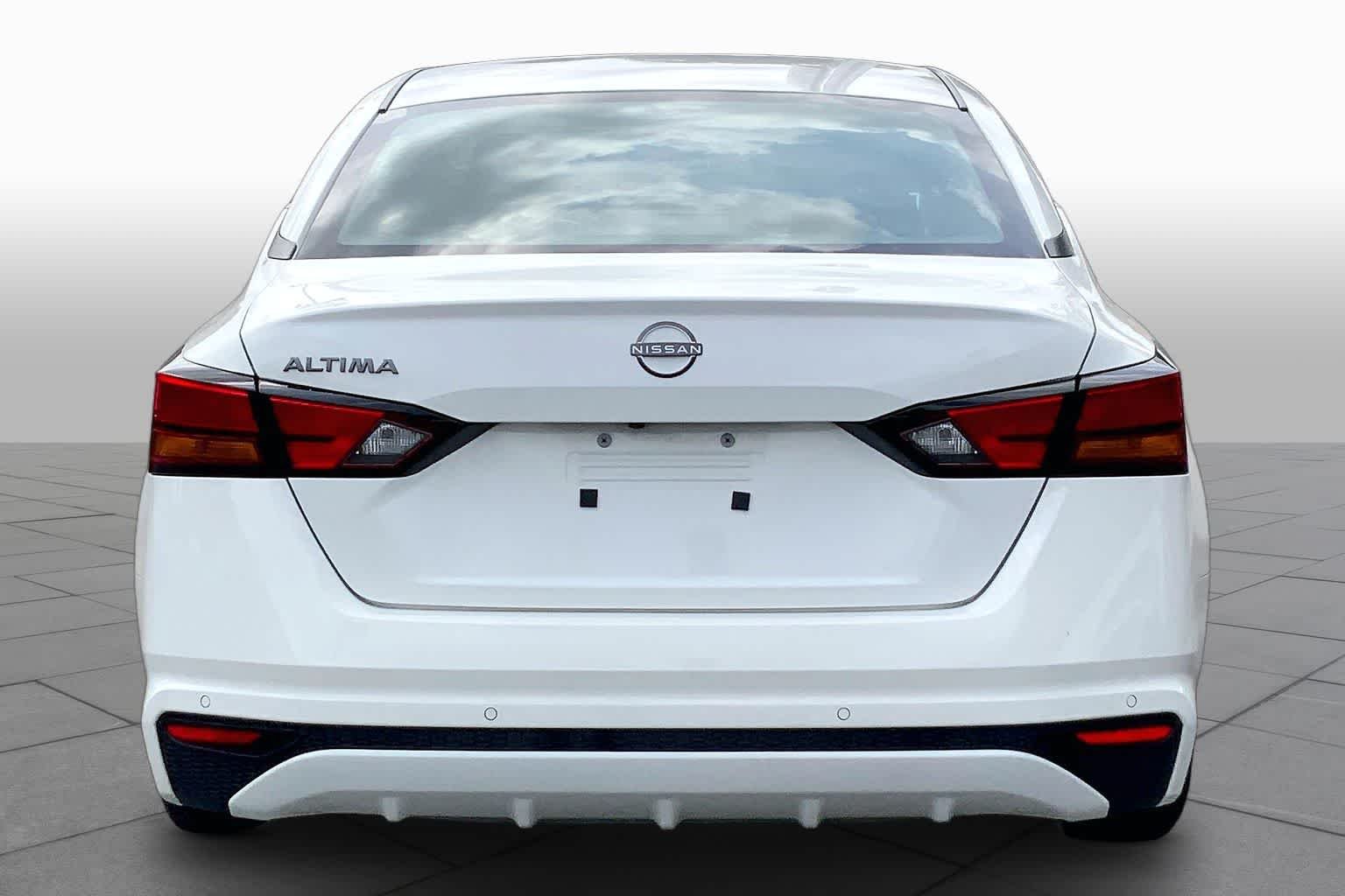 Used 2024 Glacier White Nissan 2.5 S image 5
