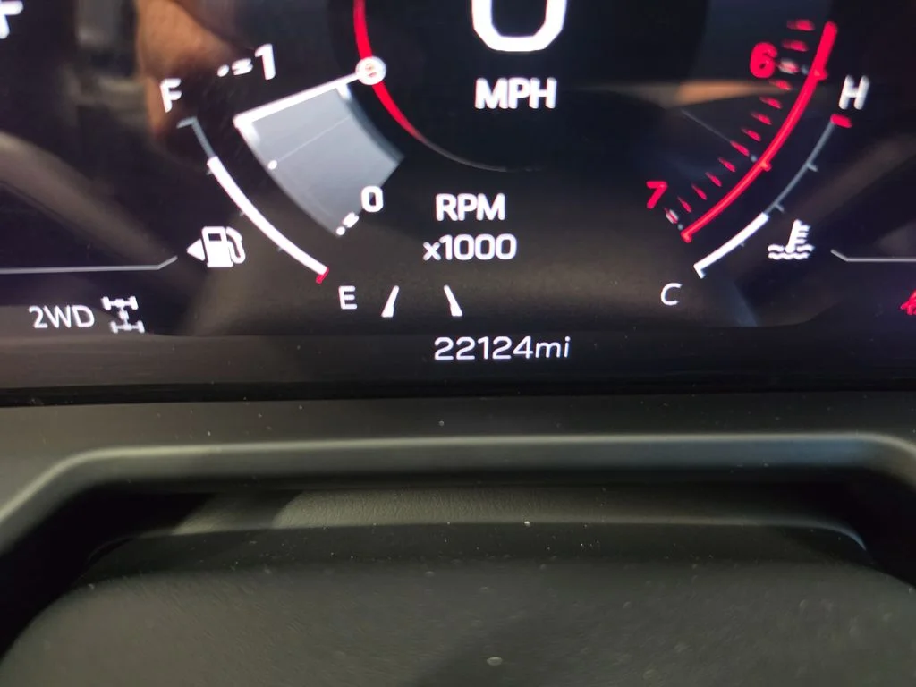 Used 2024 White GMC Elevation image 23