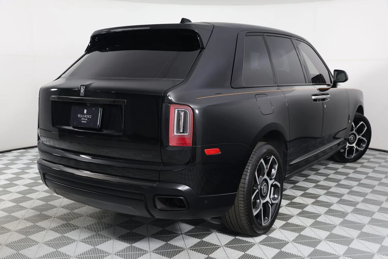 Certified Used 2023 Black Diamond Rolls-Royce Black Badge image 7