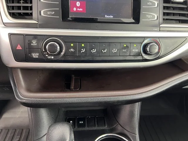 Used 2019 White Toyota LE image 26