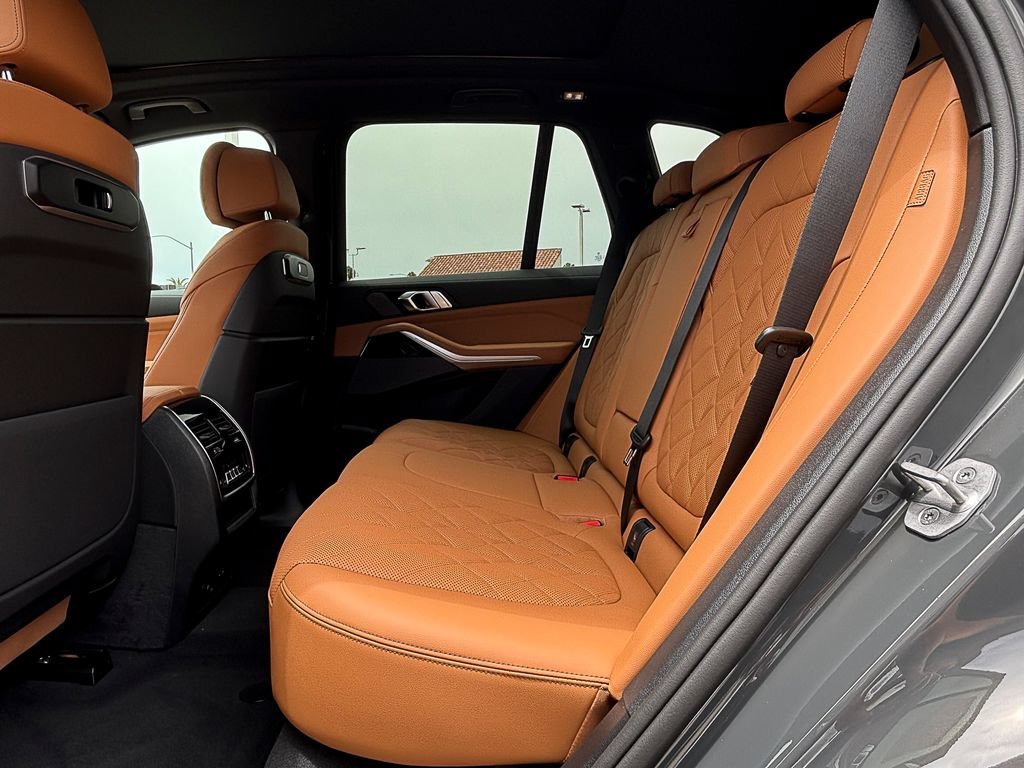 New 2026 Dravit Grey Metallic BMW xDrive40i image 9