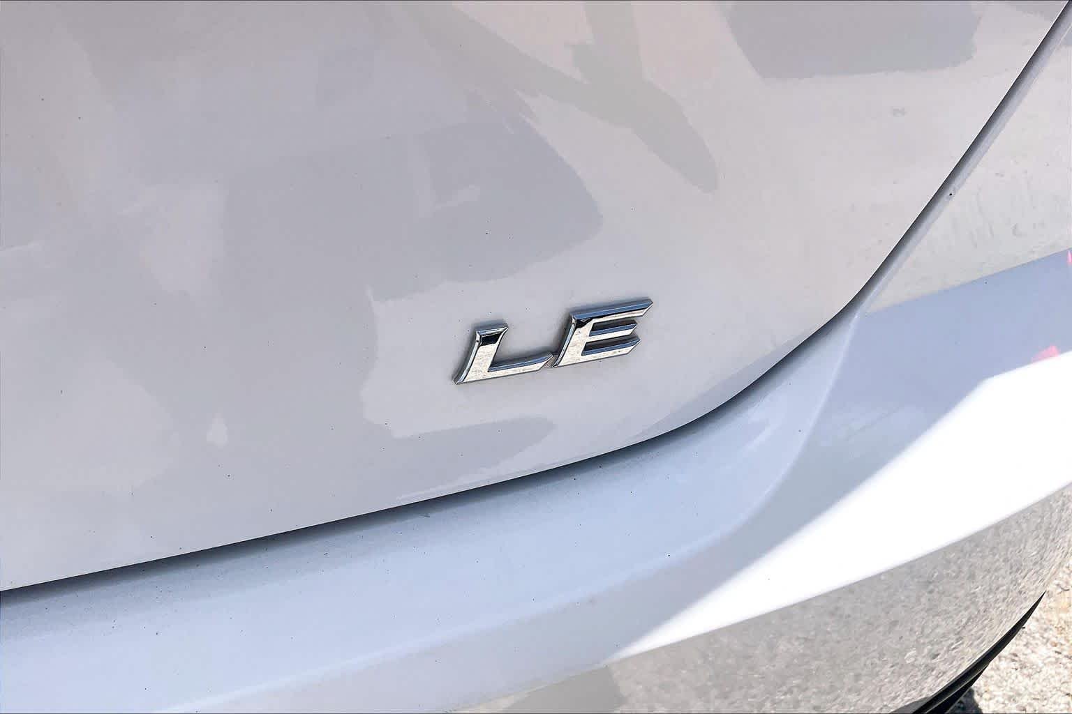 Used 2025 Ice Cap Toyota LE image 10