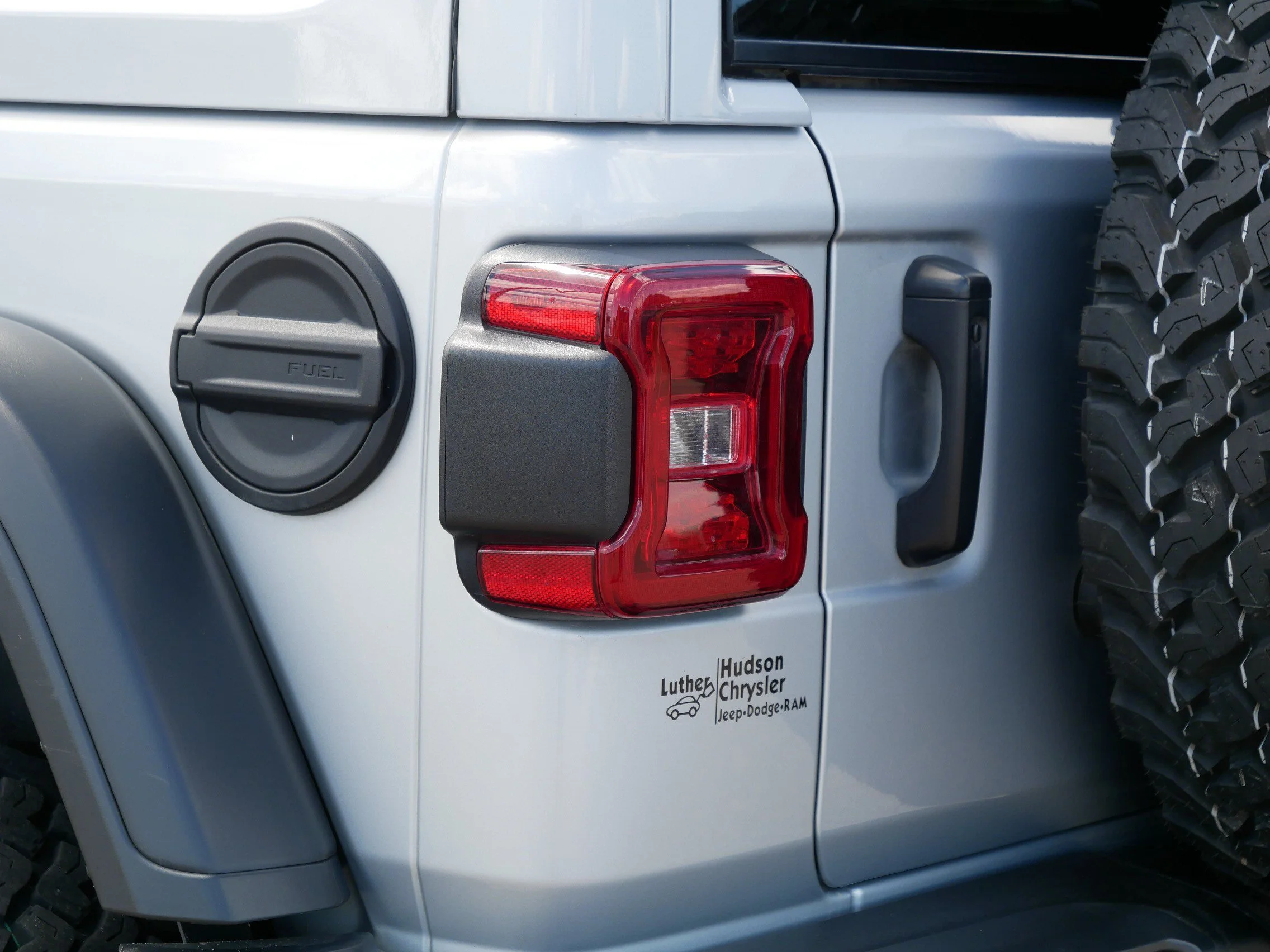 Used 2023 Silver Zynith Clearcoat Jeep Rubicon image 17
