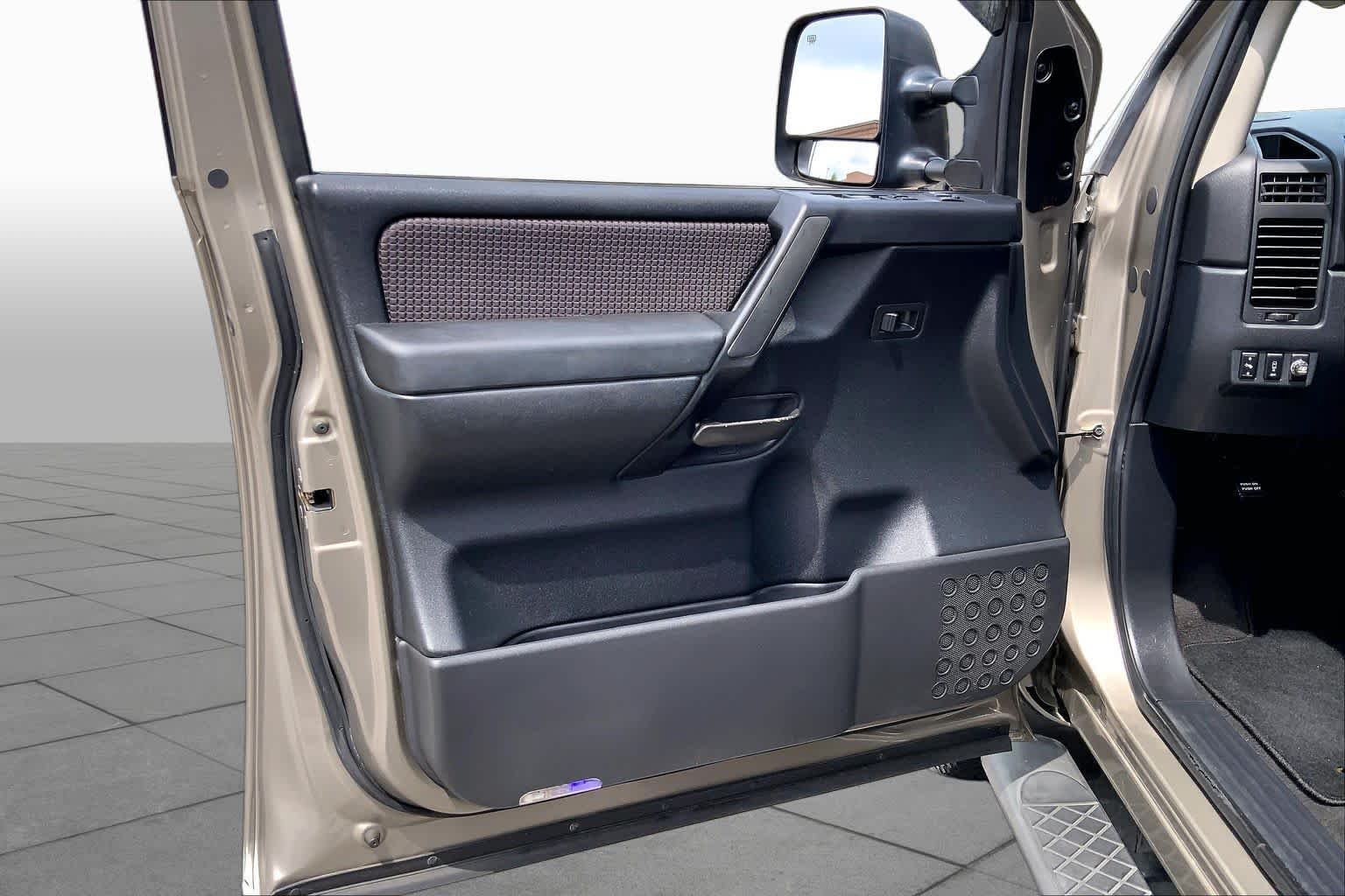 Used 2008 Desert Stone Metallic Nissan LE image 21