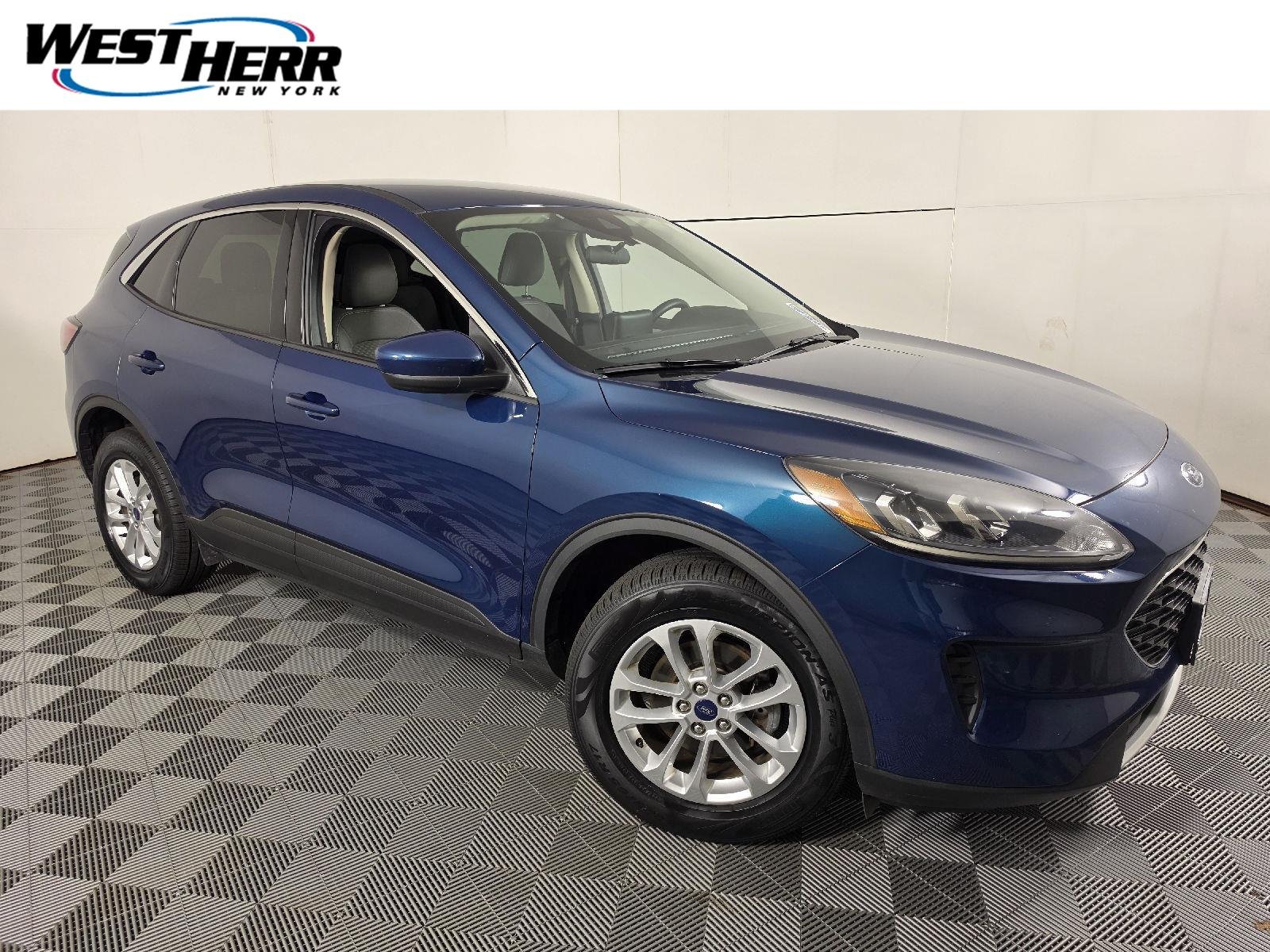 Used 2020 Dark Persian Green Ford SE image 1