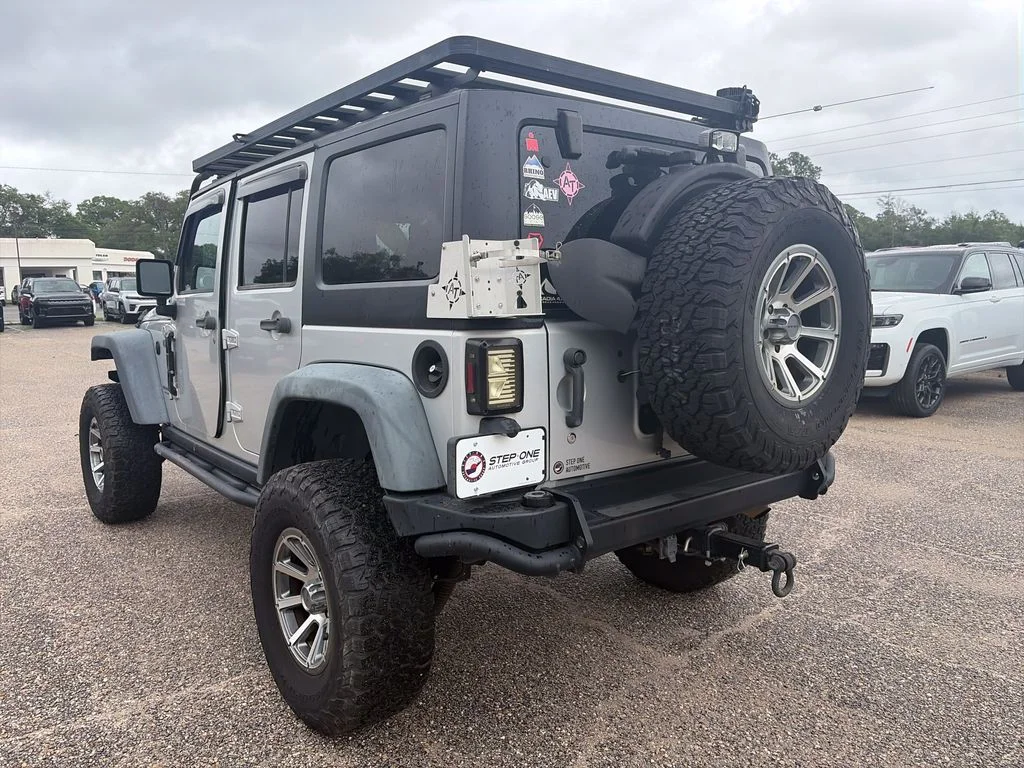 Used 2011 Silver Jeep Unlimited Rubicon image 4