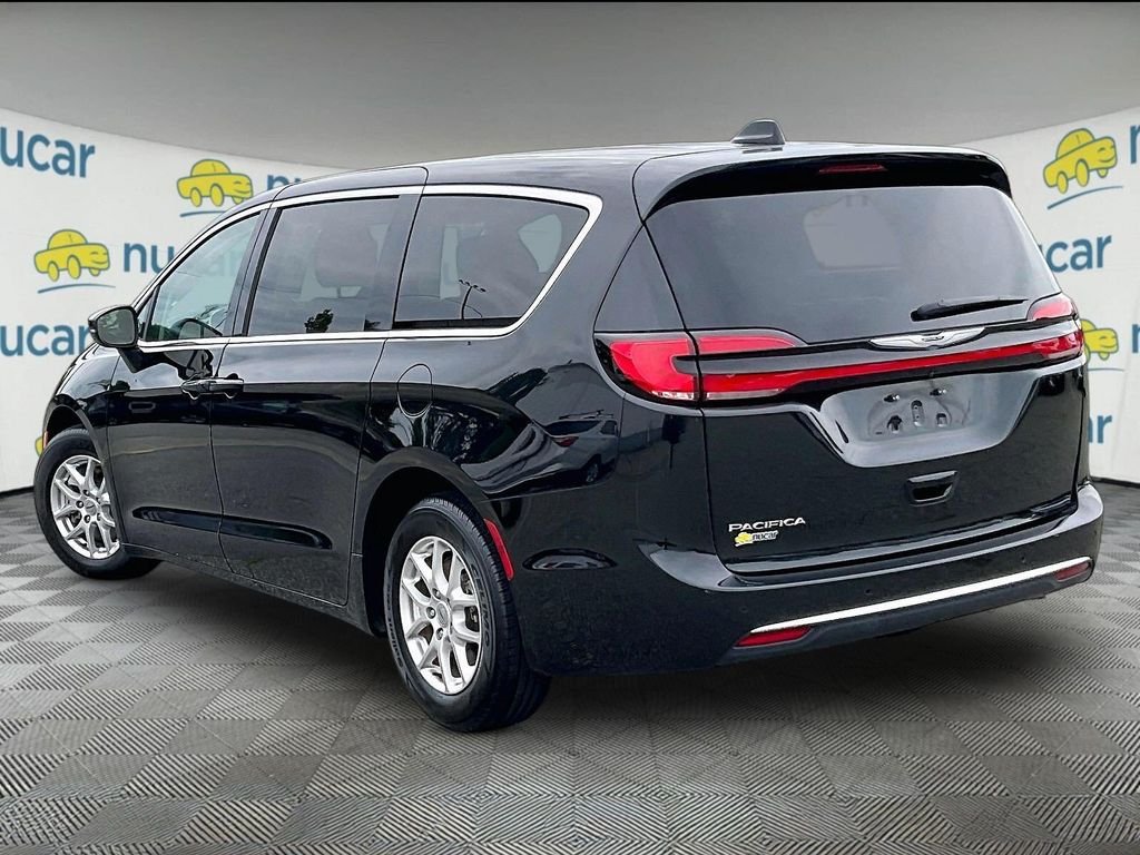 Used 2023 Black Chrysler Touring L image 4