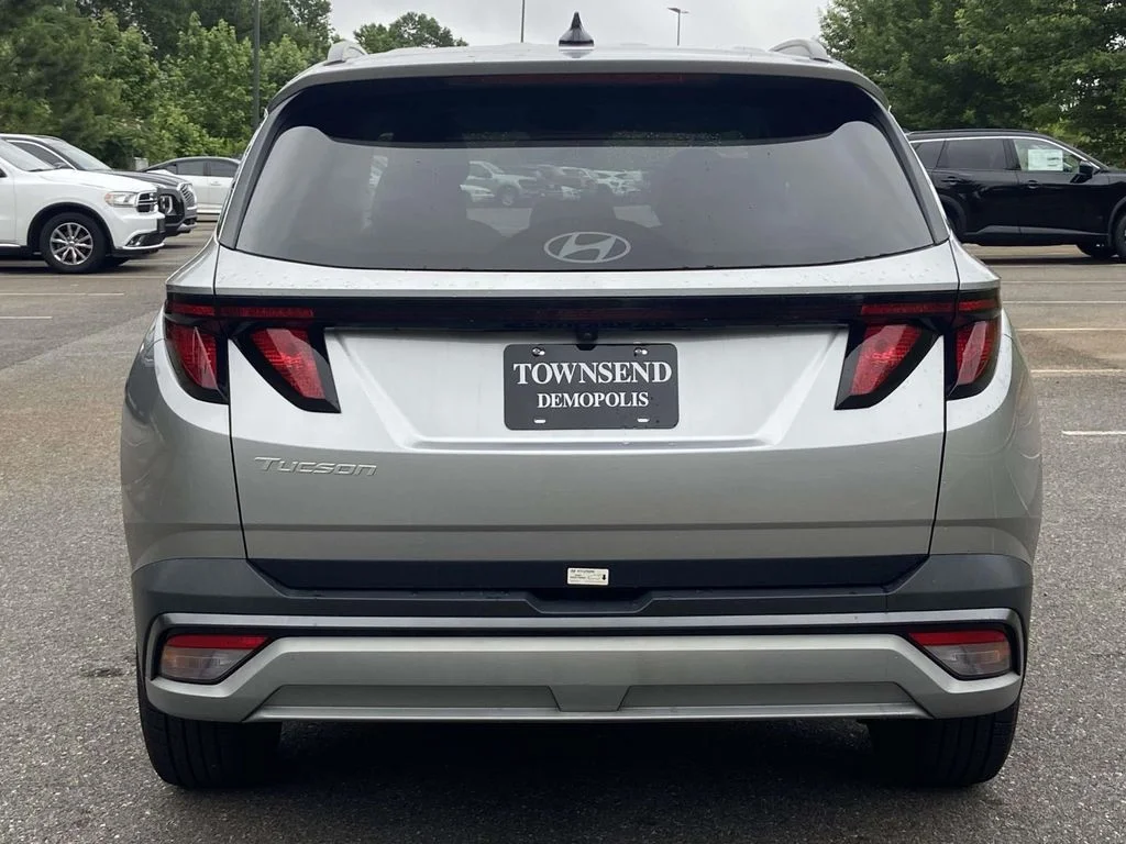 Used 2025 Shimmering Silver Hyundai SEL image 4