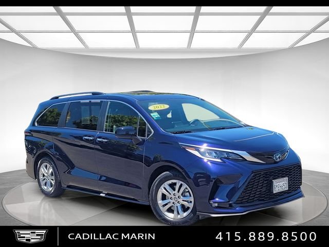 2022 Toyota Sienna XSE 7-Passenger Hybrid AWD's photo