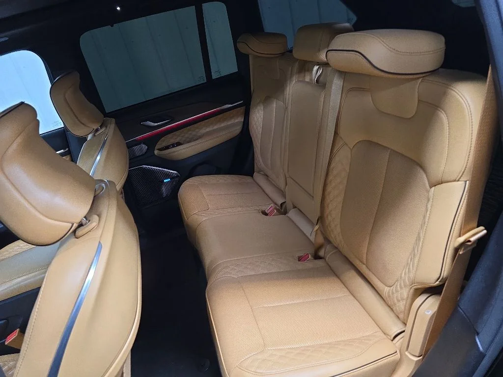 Used 2023 Black Jeep Summit image 33