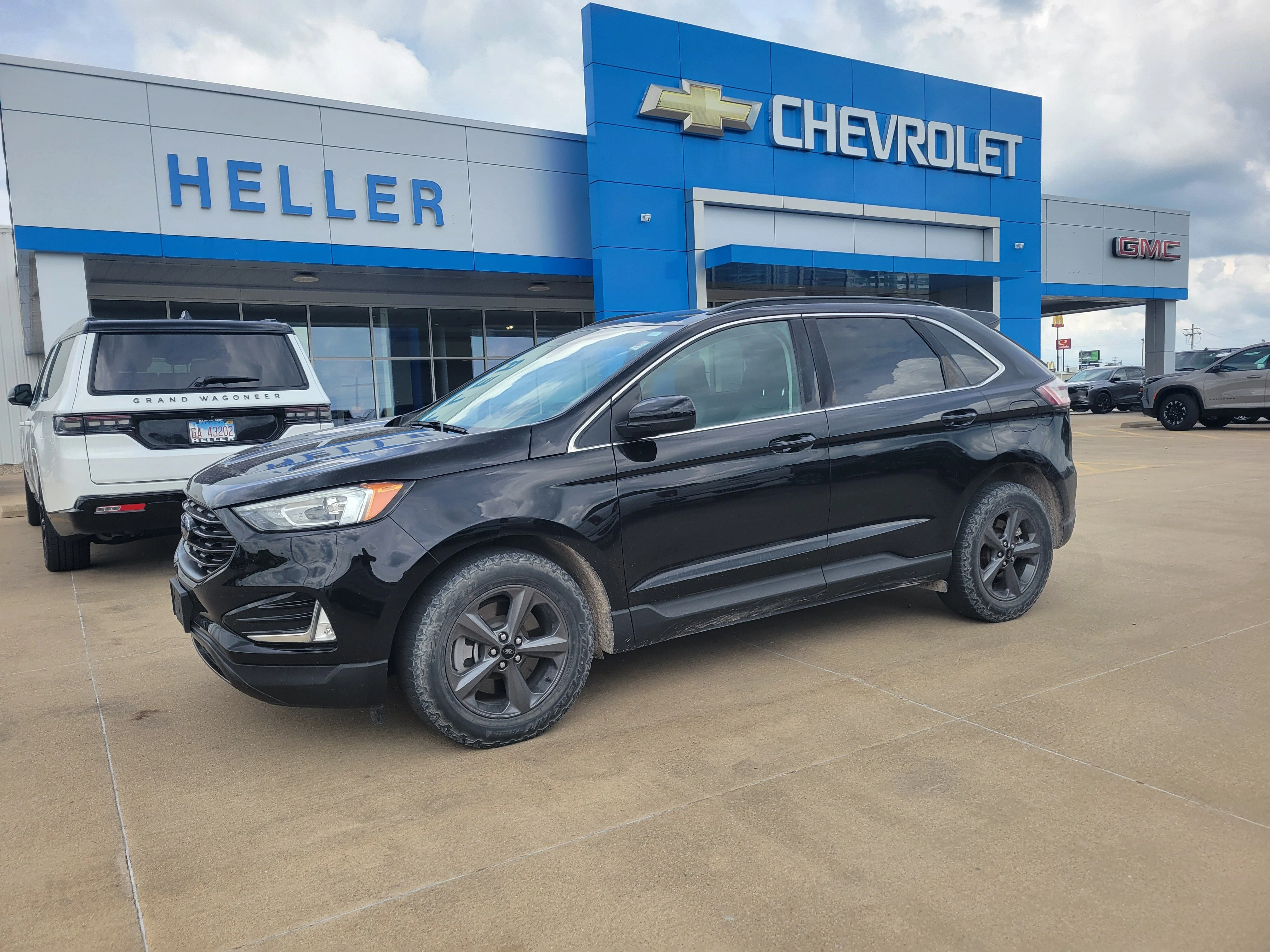 Used 2022 Black Metallic Ford SEL image 3