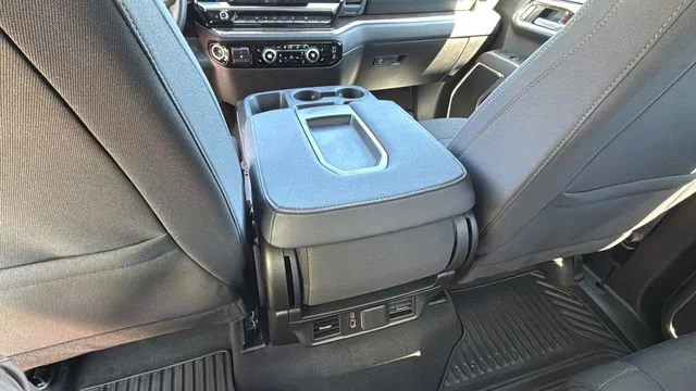 Used 2025 Onyx Black GMC Elevation image 20