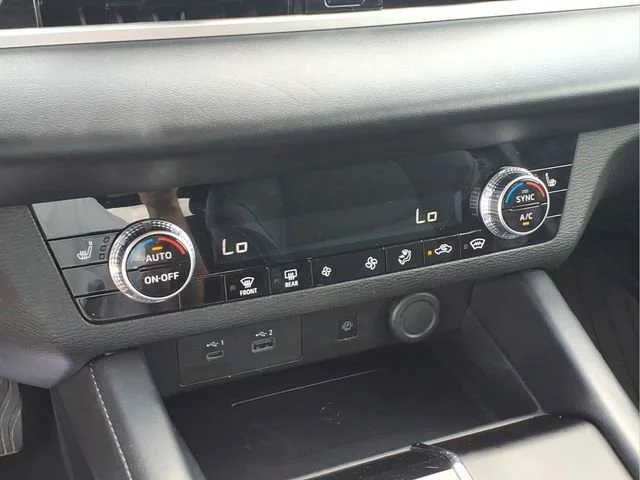 Used 2024  Mitsubishi SE image 8