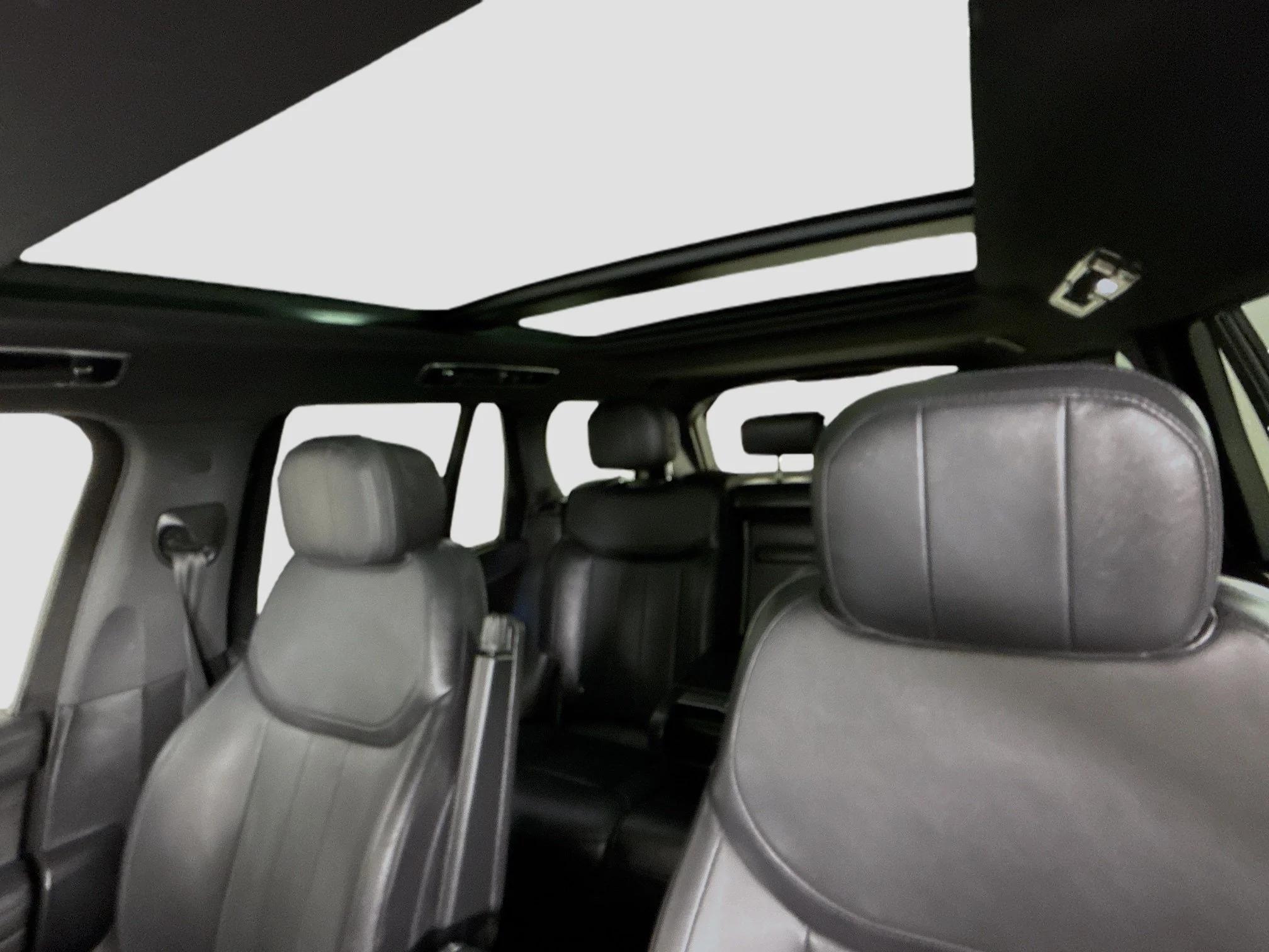 Used 2023 Gray Land Rover SE image 24