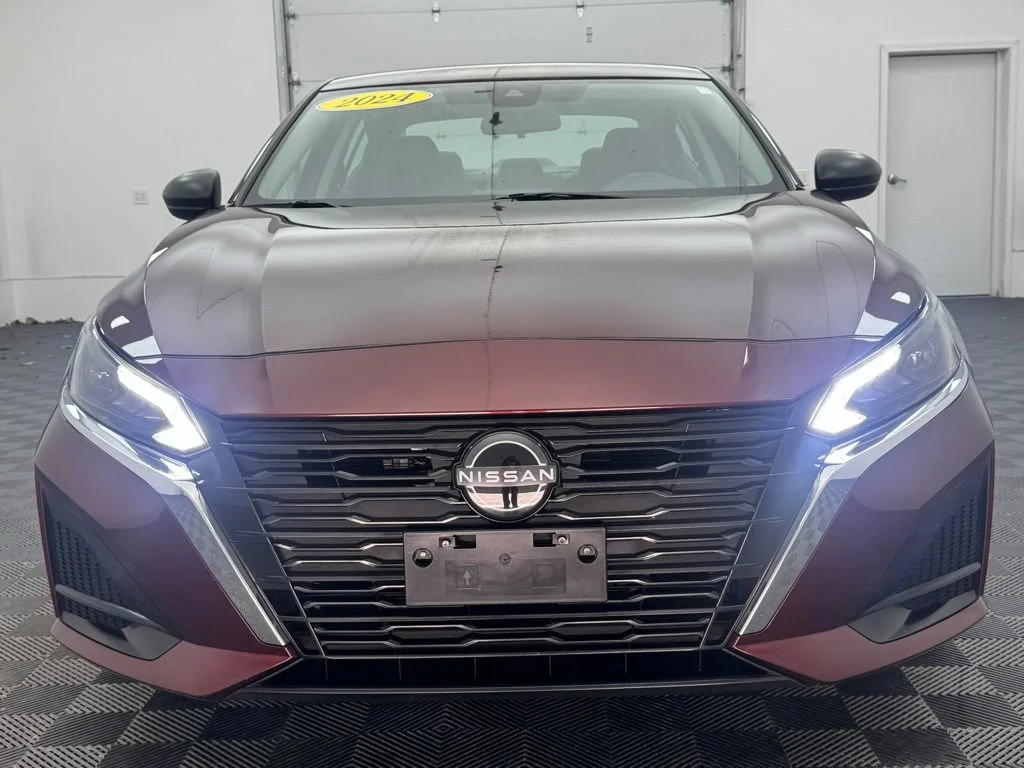 Used 2024 Red Nissan 2.5 SV image 11