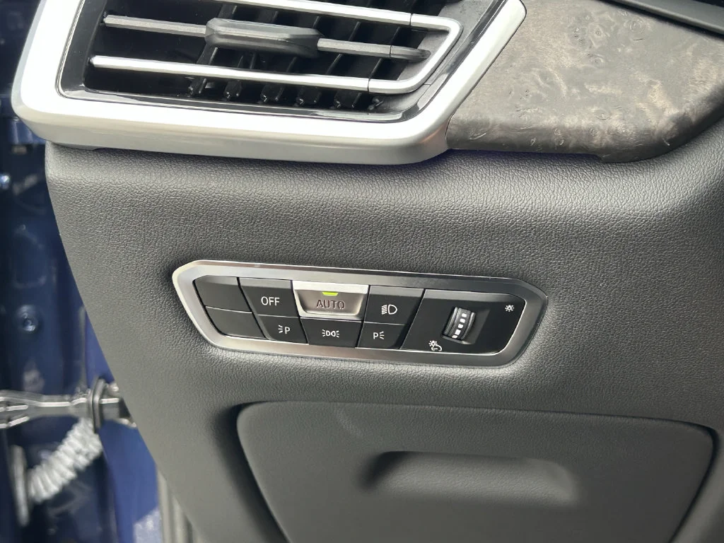 Used 2023 Blue BMW M50i image 31