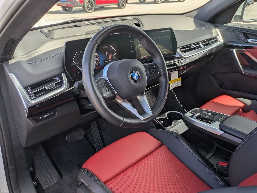 Used 2025 White BMW xDrive28i image 27