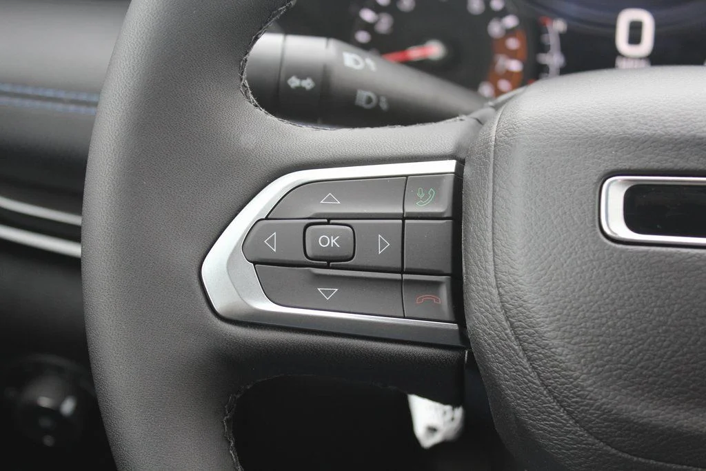 New 2026 White/off-white Jeep Latitude image 21