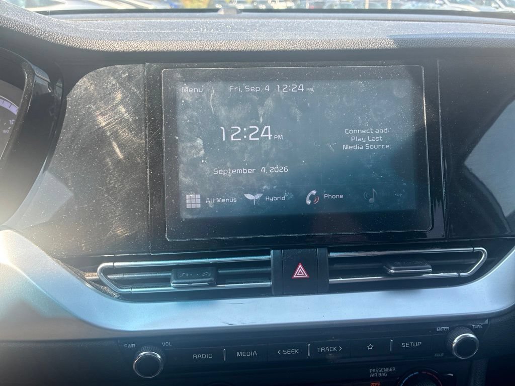 Used 2020 Silky Silver Kia LX image 11
