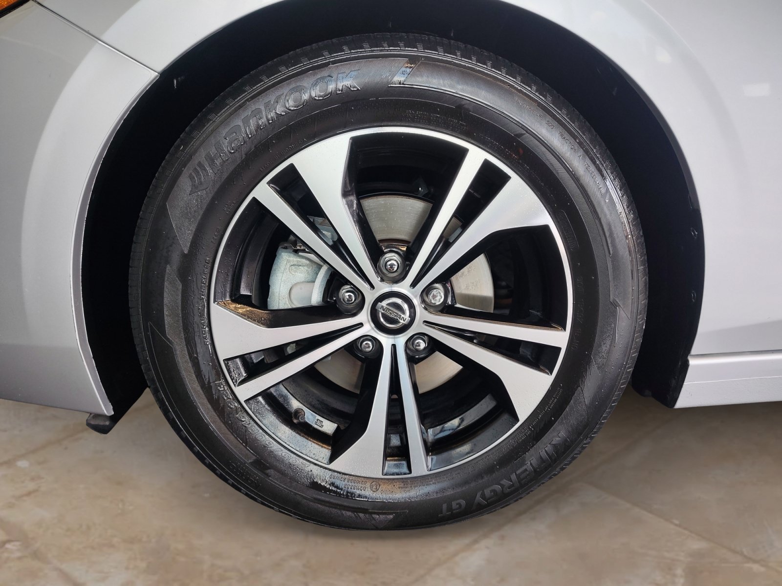 Used 2022 Brilliant Silver Metallic Nissan SV image 28