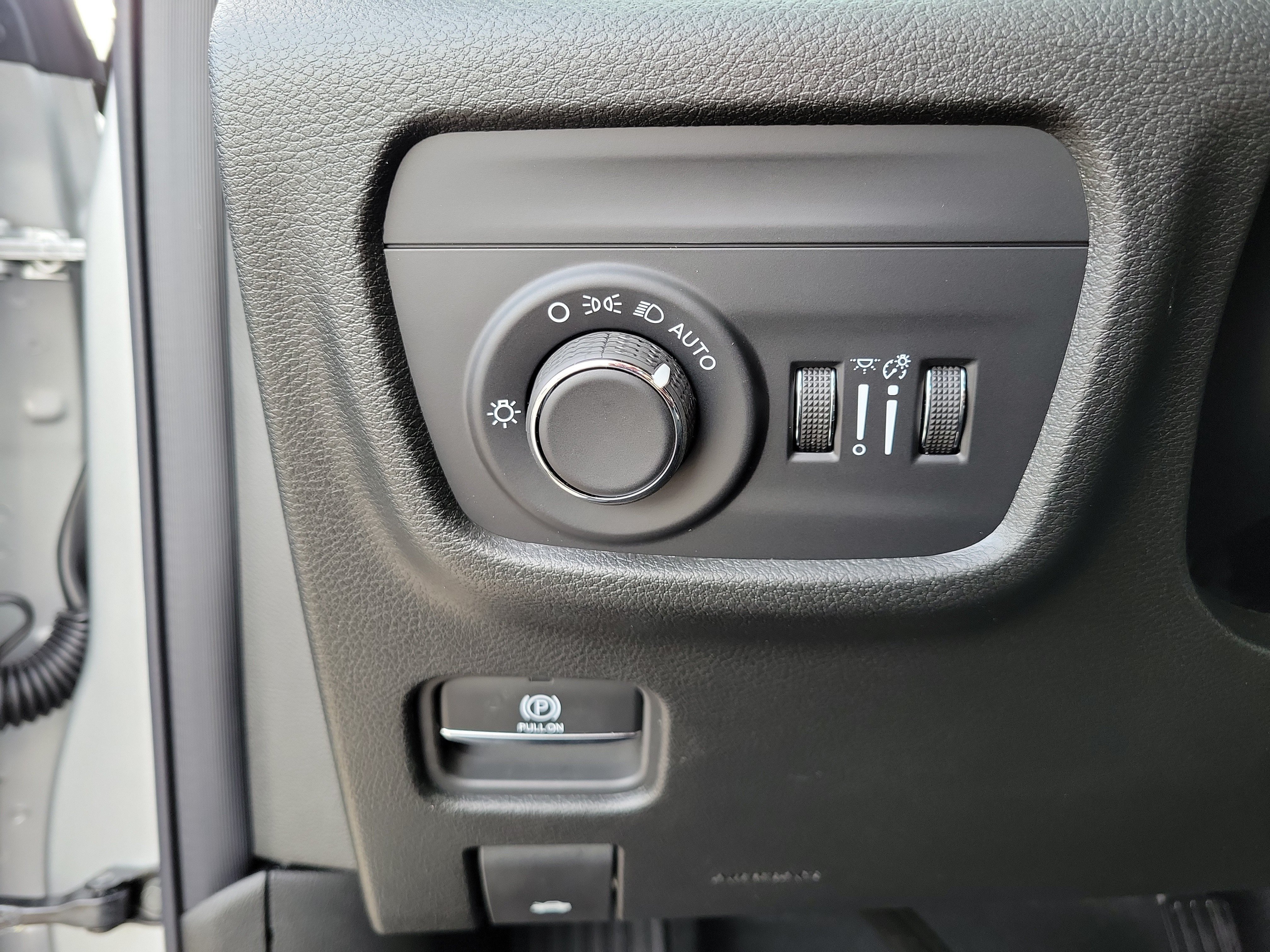 New 2026 Silver Zynith Jeep Laredo X image 21