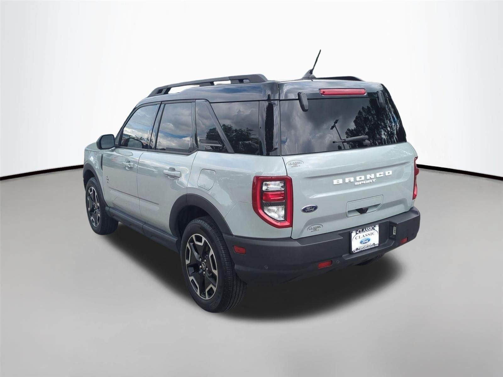 Used 2024 Cactus Gray FORD OUTBANK image 3