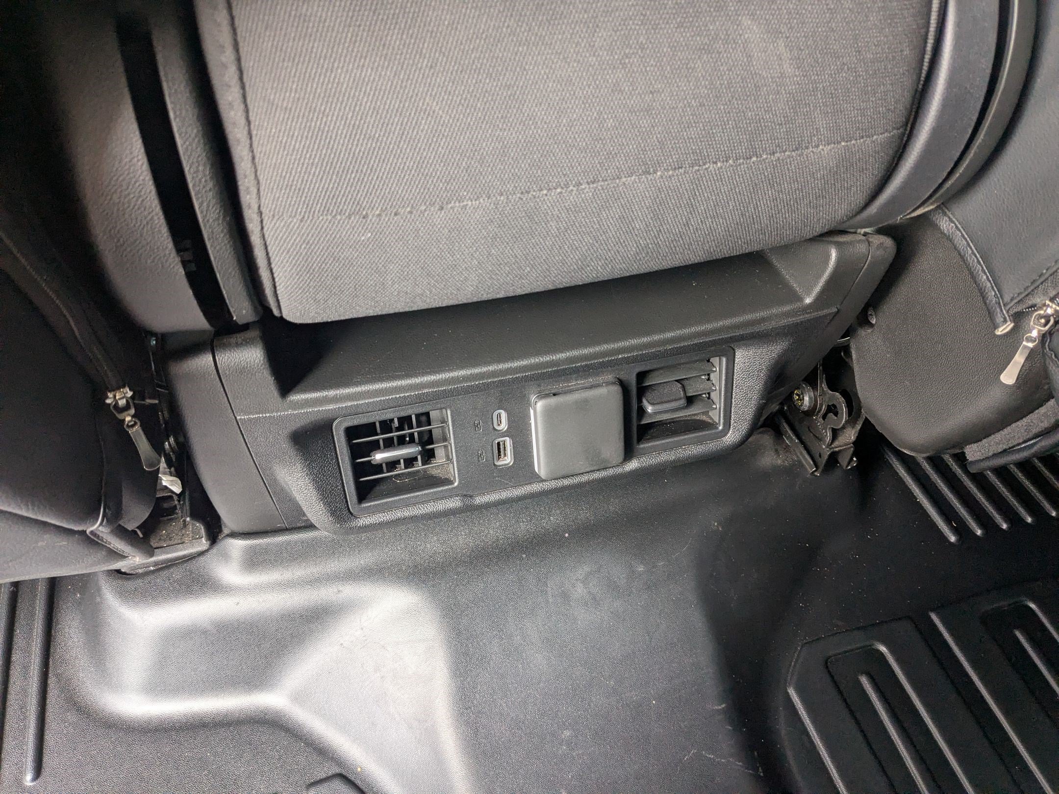 Used 2025 Summit White Chevrolet LT image 27