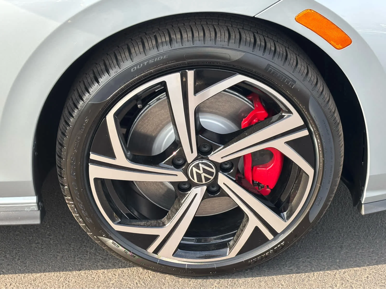 2025 Volkswagen Golf GTI SE - Photo 24