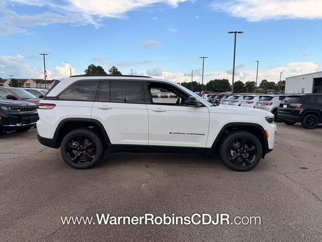 New 2026 Bright White Clear-Coat Exterior Paint Jeep Limited image 15