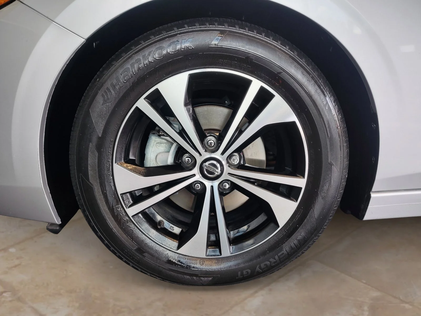Used 2022 Brilliant Silver Metallic Nissan SV image 28