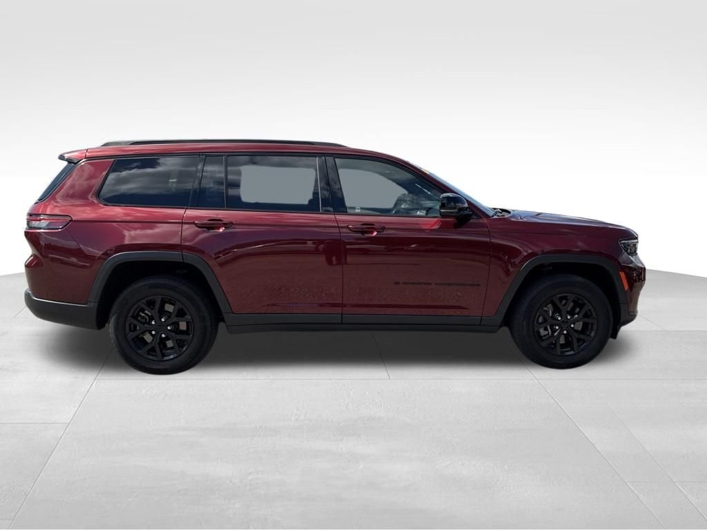 Used 2024 Red Jeep Altitude image 7