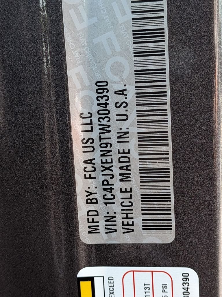 New 2026 Granite Crystal Metallic Clear-Coat Exterior Paint Jeep Sahara image 29