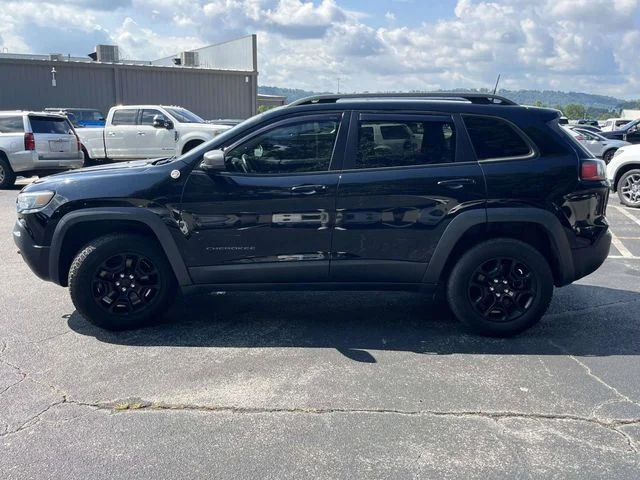 Used 2019 Diamond Black Jeep Trailhawk image 8