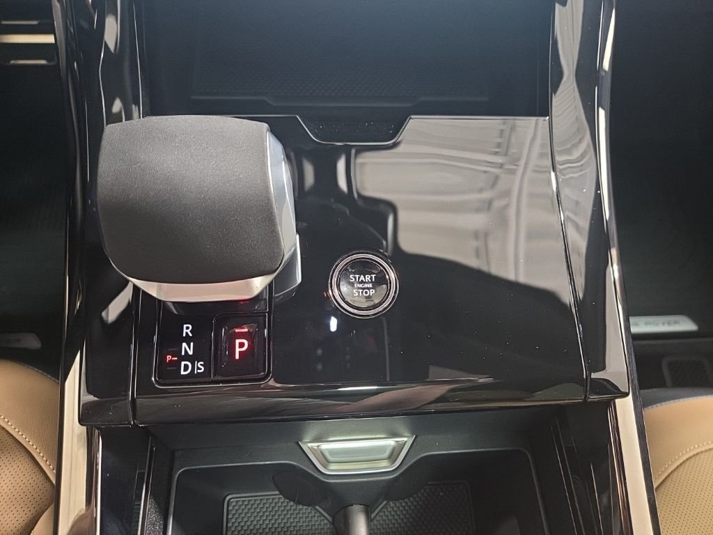 New 2026 British Racing Green Land Rover Dynamic SE image 17