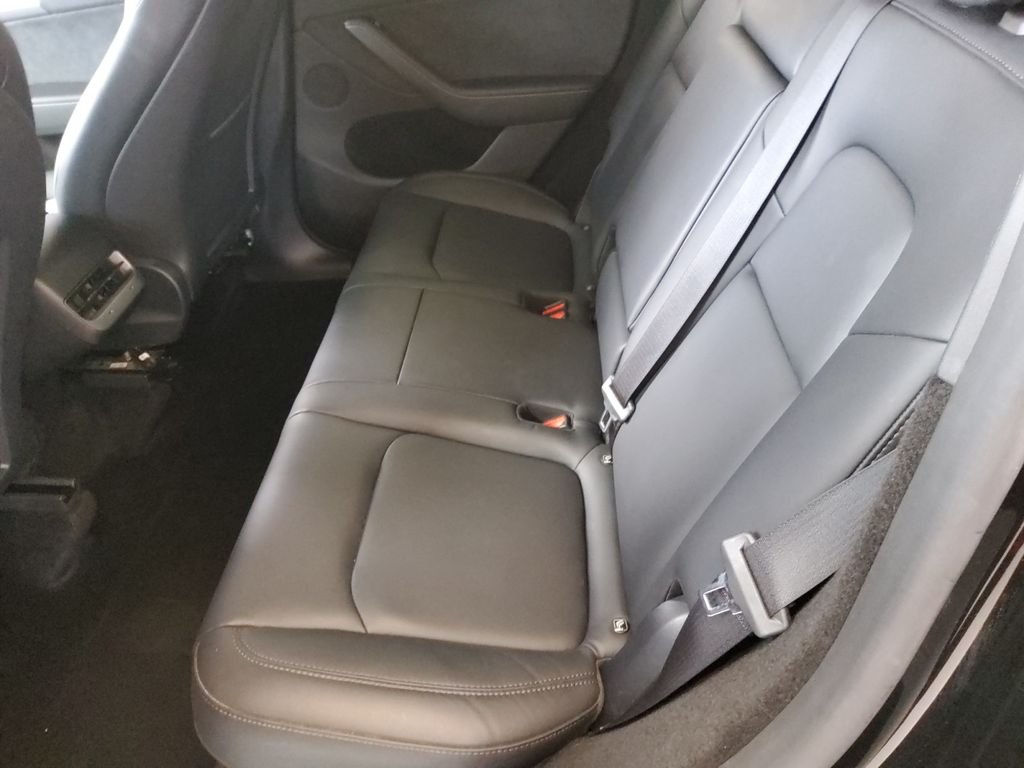 Used 2024  Tesla Long Range image 19