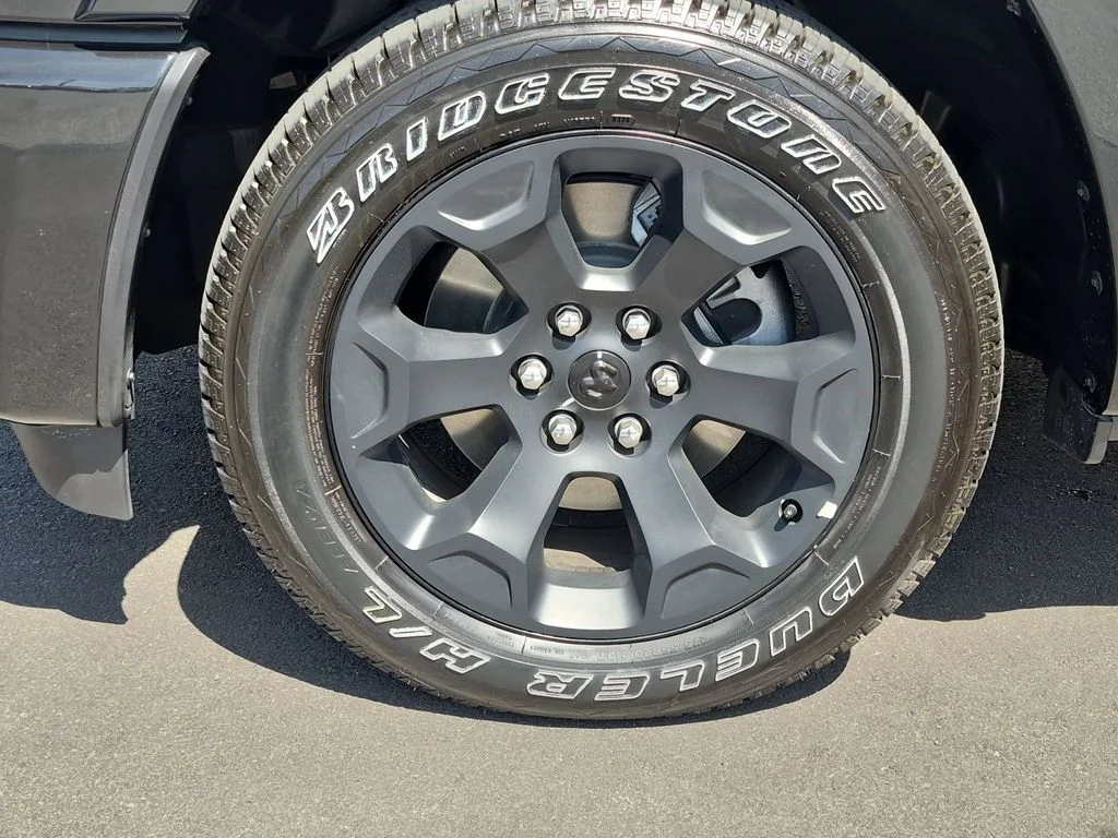 New 2026 Diamond Black Crystal Pearl-Coat Exterior Paint RAM Big Horn/Lone Star image 9