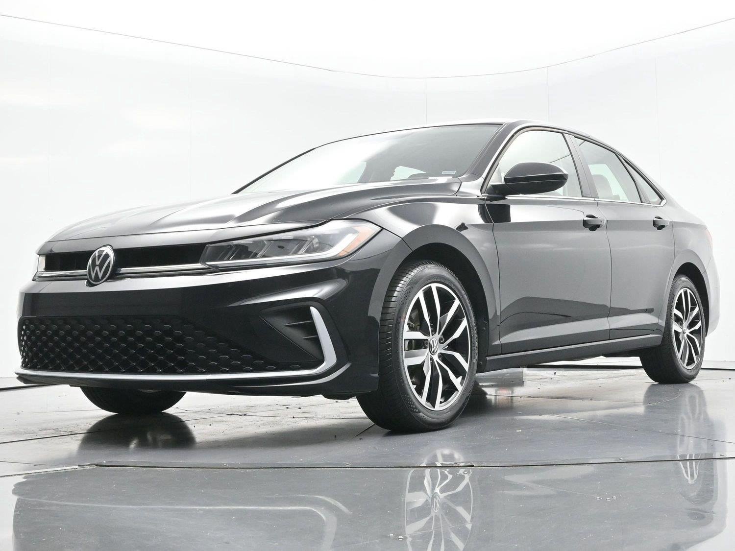 Used 2025 Deep Black Pearl Volkswagen SE image 46